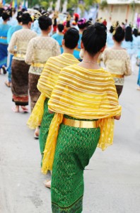 women in traditional thai dress